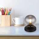 Joli décor avec la lampe en verre et métal Jorge. Dakar Sénégal