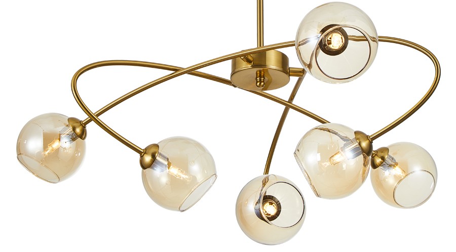 Zoom sur les verres du lustre 6 lampes Ambroisie en métal doré et verre transparent. Dakar, Sénégal
