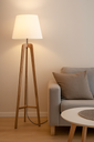 Lampadaire Commons en bois de manguier avec abat-jour blanc