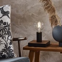Mise en situation de la lampe à poser Konrd disponible sur Dakar, Sénégal