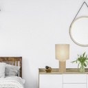 Lampe à poser Riva en bois naturel avec abat-jour en coton, lumière allumée. Disponible sur Dakar, Sénégal