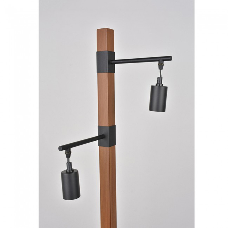 Lampadaire Aalto avec deux spots orientables en métal noir mat et bois chêne, design épuré – Dakar, Sénégal.