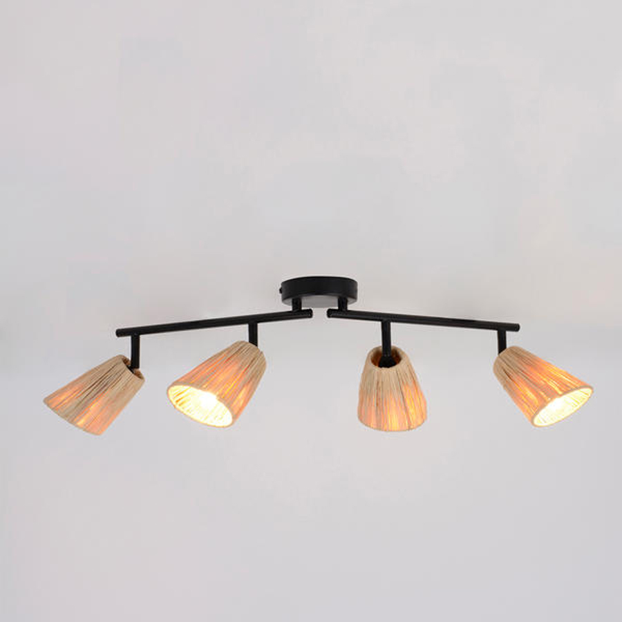 Plafonnier Playa avec 4 lampes allumées, installé dans un hall contemporain - Dakar, Sénégal