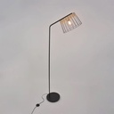 Lampadaire Indah en métal noir avec abat-jour en rotin naturel, design élégant et moderne pour un éclairage chaleureux à Dakar, Sénégal