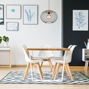 Suspension Lacky installée dans une salle à manger moderne - Intégration élégante dans un espace contemporain avec des meubles blancs et bois. Dakar, Sénégal.