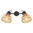 Vue rapprochée du plafonnier Wenna 2 lampes avec abat-jour tressé en bambou et structure en métal noir – Dakar, Sénégal.