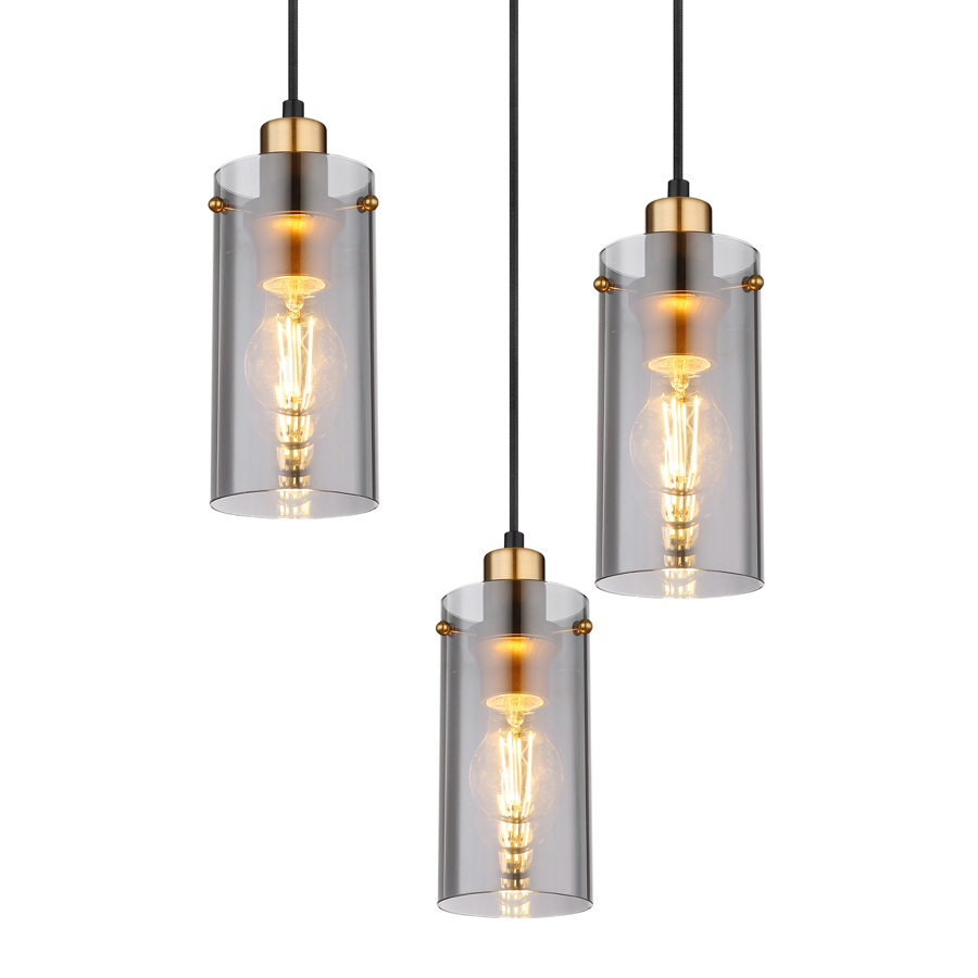 Luminaire suspendu Fanni avec six abat-jours en verre fumé dans une cuisine moderne et luxueuse - Dakar, Sénégal.