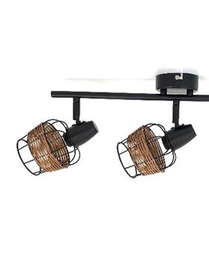 Zoom sur le spot à 3 lampes Dura en métal noir et rotin naturel – Éclairage chaleureux au style naturel – Dakar, Sénégal.