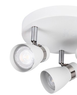 Zoom sur l'applique plafonnier Enali à 3 lampes en acier blanc – Parfait pour un éclairage lumineux et épuré – Dakar, Sénégal.