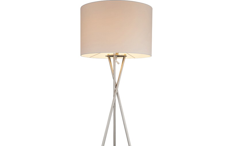 Zoom sur l'abat-jour et le métal du  lampadaire Gustav en métal nickel mat et textile blanc