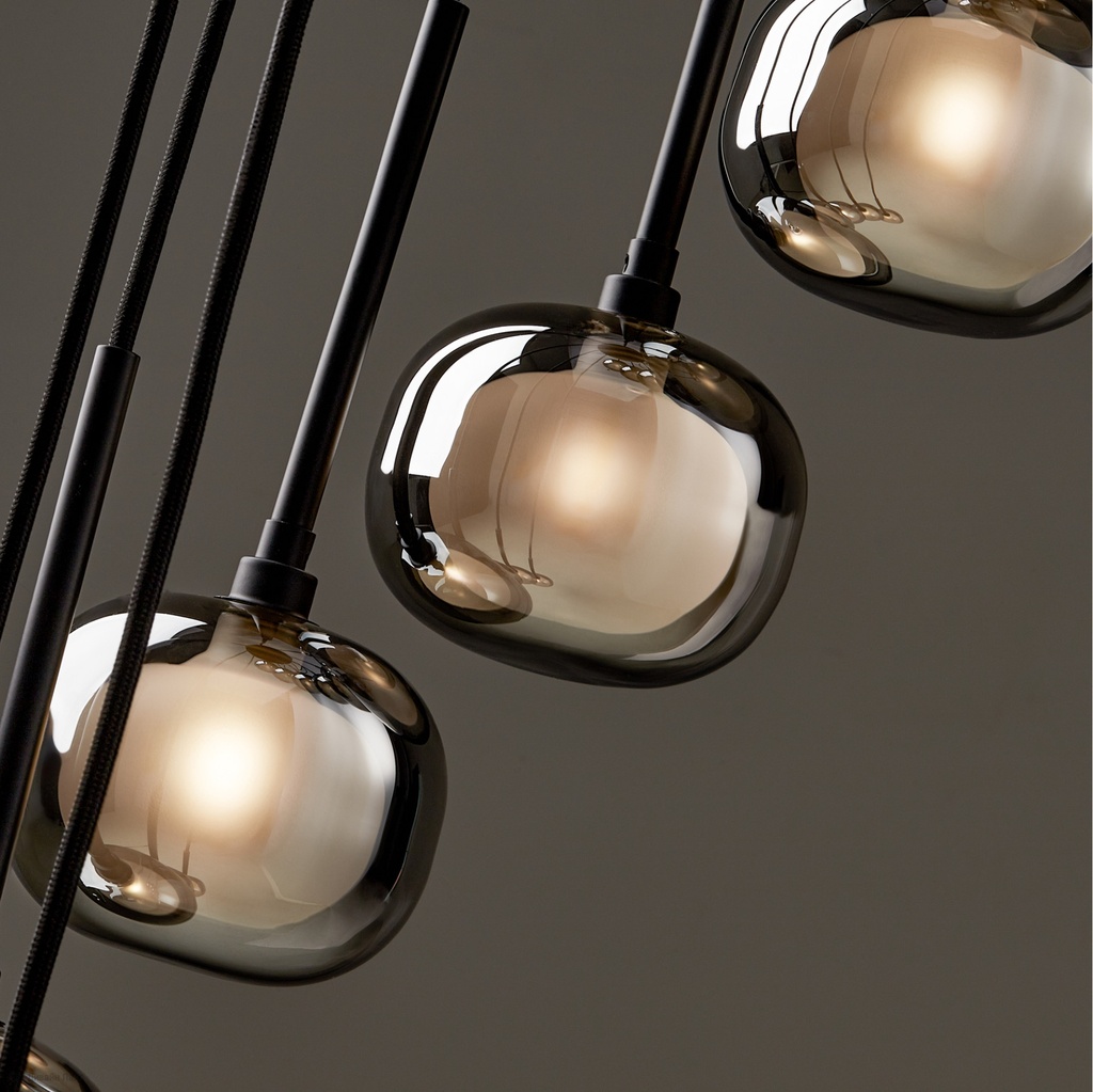 Lustre Zora 10 lampes en métal noir mat avec verre fumé opale