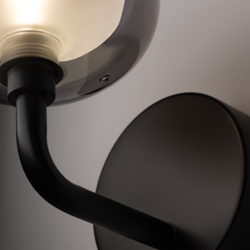 Applique Zora en métal noir mat avec verre fumé opale