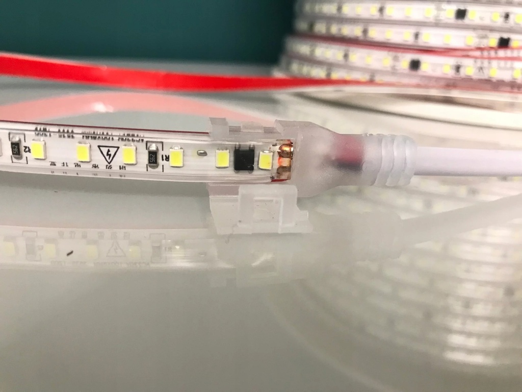 Connecteur de câble pour bande lumineuse 220V