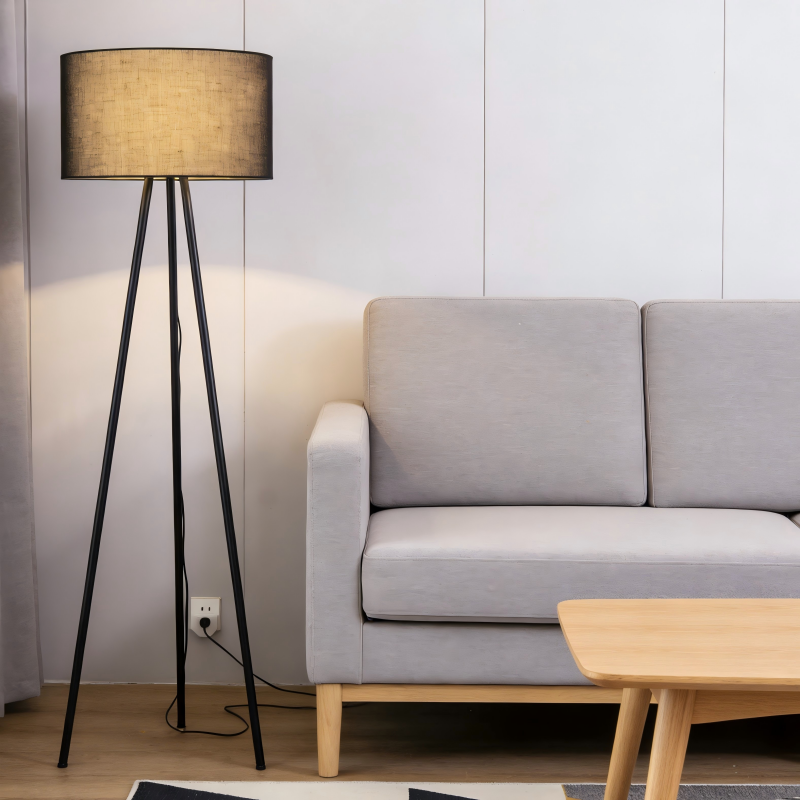 Lampadaire moderne en métal noir et textile marron