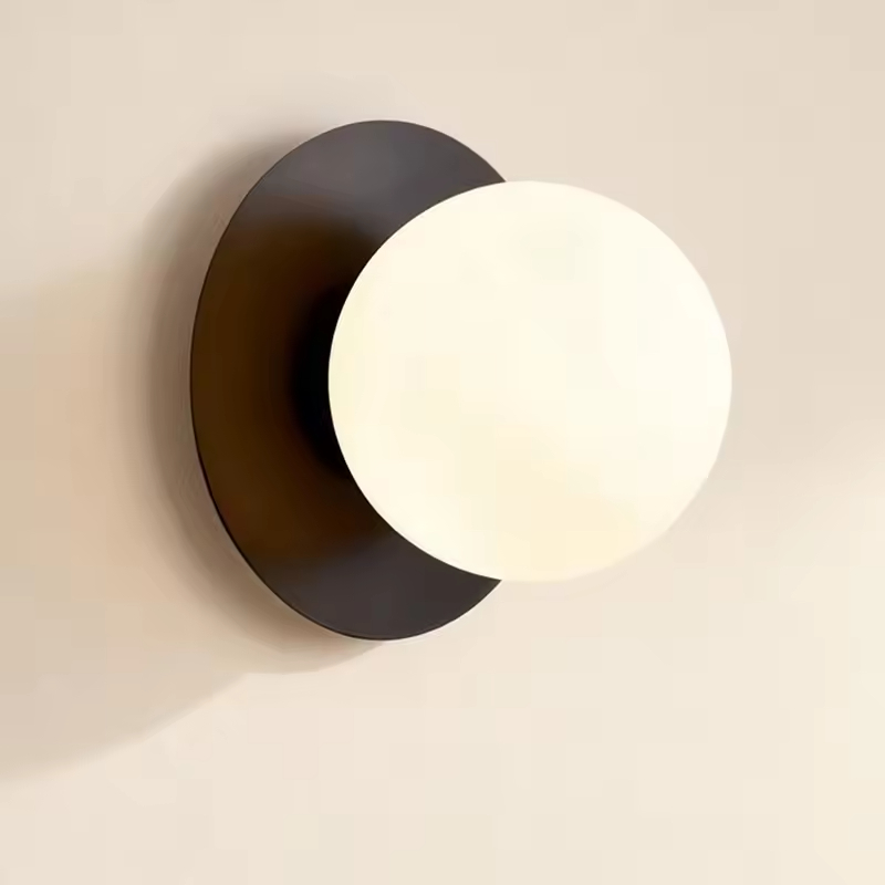 Applique murale Parma en métal noir verre opal blanc