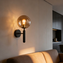 Applique murale Miira en metal noir et verre ambré