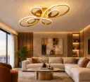Salon contemporain avec lustre sculptural doré.webp
