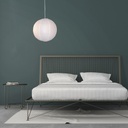 Belle suspension en papier blanche exposée dans une chambre, disponible sur Dakar, Sénégal.