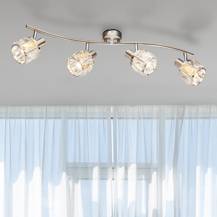 Spot/plafonnier Kris 4 lampes en métal nickel mat et chrome avec design élégant – Vue de l'intérieur – Dakar, Sénégal.