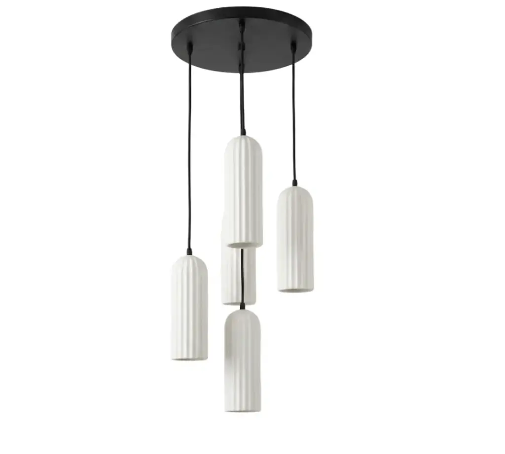 Lustre 5 lampes Miella en métal avec base ronde, câble noir et abat-jour en verre cannelé 