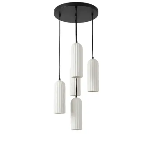 [SLX608027] Lustre 5 lampes Miella en métal avec base ronde, câble noir et abat-jour en verre cannelé 